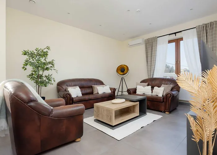 Przestronny Dom Z 3 Sypialniami W Doskonalej Lokalizacji W Poblizu Lotniska By Noclegi Renters
